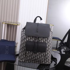 BRC Fashion - DIR Bags - 1073 A+ Excellent Quality; Contact us if you've any questions in your mind. Christmas Bags, Branded Handbags, Luxury Accessories, Cute Bag, New Handbags, Luxury Items, Travel Luggage, Dior Bag, Wallet Men