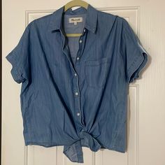 Madewell Short Sleeve Denim Tie Front Shirt Size Small Second Owner, Never Worn By Me Medium Wash Chambray Short Sleeve Denim Top, Medium Wash Chambray Denim Top With Short Sleeves, Light Indigo Short Sleeve Denim Top For Summer, Indigo Short Sleeve Cotton Denim Top, Indigo Short Sleeve Denim Top, Indigo Denim Shirt For Summer, Summer Indigo Denim Shirt, Summer Chambray Denim Shirt, Indigo Cotton Denim Top With Short Sleeves