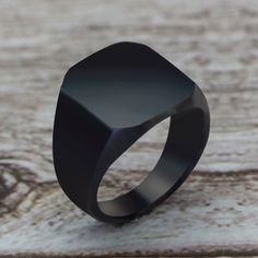 Elegant Minimal Matte Square Ring #mensweatshirt #streeystyle #luxurymenlife #luxury #menworkout #outfit #menstyle #manfashion #menfashionpost #mensstyle #mentshirt #alfaman #style This ring is perfect for any occasion. It features a shiny, high-quality metal and square design with a matte finish. The matte finish helps to keep your fingers from getting too sweaty or greasy when you're wearing it. This product is available in sizes 8-12 so that anyone can wear it! Specifications: Gender: Men Egyptian Ankh, Signature Rings, Ring Man, Square Ring, Black Ring, Geometric Ring, Square Rings, 2019 Fashion, Mood Tracker