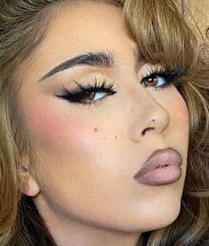 Kali Uchis Makeup, 90s Makeup Look, Bold Eyeshadow, 90s Makeup, Barbie Makeup