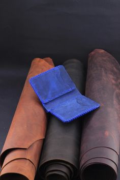 "Handmade Minimalist External Stitched Wallet" is a very stylish looking and useful product, produced entirely by hand. Genuine calf crayz horse leather was used in the production of the product. The closed size of the wallet is 8.50 x 10.50 cm; Its open size is 18 x 10.50 cm. Combining first-class leather with quality and master craftsmanship, the "Handmade Minimalist Externally Stitched Wallet" is a long-lasting and durable product in addition to its original and pleasant design. In addition to 4+2 card compartments, the wallet has 1 paper money compartment. "Handmade Minimalist External Stitched Wallet" is offered for sale with 12 different color options. Hand-stitched Leather Card Holder For Everyday Use, Hand-stitched Leather Trifold Wallet, Artisan Hand-stitched Wallets For Everyday Use, Artisan Hand-stitched Wallets, Handmade Leather Artisan Card Holder, Handmade Leather Card Holder Artisan Style, Handmade Artisan Leather Card Holder, Artisan Leather Trifold Wallet For Daily Use, Handmade Artisan Leather Trifold Wallet