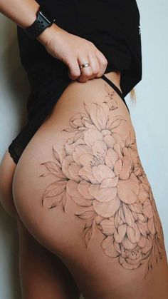 Small Tattoos Aesthetic, Bruce Vilanch, Female Tattoo Ideas, Tramp Stamps, Tattoos Pretty, Mini Tats, Tattoos Aesthetic