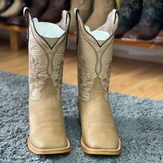 White Diamond Men Square Toe Western Boots. Beige Western Boots With Square Toe, Classic Beige Boots With Square Toe, Classic Beige Square Toe Boots, Beige Leather Boots For Ranch, Cowboy Boots Men, Short Western Boots, Roper Cowboy Boots, Snakeskin Cowboy Boots, Nocona Boots