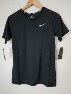 Nike Women’s Dri-FIT Size XS Reflective Running Top Shirt Black AT4174-010 NWT. Nike T Shirts Women, Sporty T Shirt, Gym Shirts For Women, Track Shirts, Nike Shirts Women's, Black Nike Shirt, Poshmark Clothes, Pilates Wear, Nike Running Top