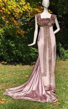 EDWARDIAN MAUVE PINK SILK SATIN EVENING DRESS W GOLD LAME LACE & LONG TRAIN | eBay Regency Era Fashion Ball Gowns, 1910s Ball Gown, 60s Evening Gown, Regency Dress Purple, 1910s Womens Fashion, 1920s Dresses Formal, Whitepine Aesthetic, 1910s Fashion Women, Art Nouveau Clothing