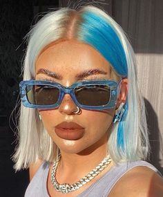 @bel.meyy 🕊🕯 Κούρεμα Bob, Hair Dyed, Hair Color Streaks, Hair Streaks, Smink Inspiration, Fishtail Braid, Hair Color Blue, Dye My Hair, Hair Dye Colors