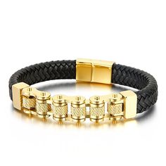 Glem det forventede; omfavne Fidelio. Dette armbånd er en fed blanding af stoisk stål og slankt læder, et statement, der trodser almindeligt techwear. Mærk dens subtile vægt, der giver dig selvtillid med hvert skridt. Lad være med at blive set; blive set for den du er.

Specifikationer :

Metal: Rustfrit stål og læder
Farve : Sort
Finish : Poleret
Længde : 8,4" | 21,5 cm
Bredde: 0,472" | 12mm
Vægt : 52g
For manden, der higer efter det bedste fra begge verdener, BERML'er mænds armbånd i rustfrit stål og læder skaber den perfekte balance mellem 'hård' og 'raffineret'.
Robuste vævede eller glatte læderbånd, maskuline og robuste, passer problemfrit sammen med beslag eller pynt i rustfrit stål. Disse armbånd til mænd er den slags tilbehør, der uden problemer går fra formelle anliggender til afs Motorcycle Chain Bracelet, Steel Bicycle, Motorcycle Chain, Steel Detail, Men's Bracelets, Bicycle Chain, Trendy Bracelets, Bracelet Cuir, Naha