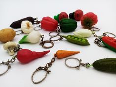 Choice of one 1960's miniature vegetables collection keychain as the pictures. I sell only by collection purposes and not to be used as a keychain. I send by registered mail with tracking number so in case you don't receive it in max. 15 days, can be claimed and delivered. You just have to let me know by a message. Any question please contact to me, thanks! Miniature Vegetables, Bag Charms, Vintage Miniatures, Vintage Collection, Tracking Number, 1960s, Spain