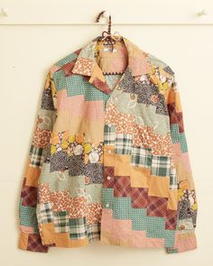 Cotton Long Sleeve Shirt With Patchwork, Long Sleeve Cotton Shirt With Patchwork, Retro Long Sleeve Patchwork Shirt, Cotton Long Sleeve Top With Floral Patchwork, Long Sleeve Cotton Tops With Floral Patchwork, Vintage Plaid Patchwork Tops, Vintage Cotton Tops With Floral Patchwork, Vintage Cotton Top With Floral Patchwork, Victorian Quilts