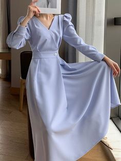 Classy Midi Dresses, Midi Dress Outfit, Casual Midi Dress, Outwear Fashion, Mode Abaya, Women Dresses Classy, Elegant Dresses Classy, Korean Fashion Dress, Stylish Party Dresses