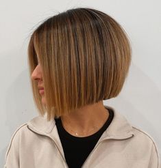 Sleek and Smooth Angled Bob Hairstyle Hair Styles For Bob Haircuts, Bob Inspiration, Light Browns, Kort Bob, Stylish Short Haircuts