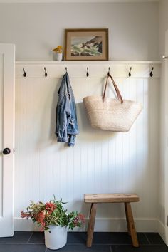 a bench and coat rack in a room