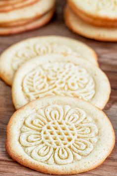 some cookies that are sitting on a table