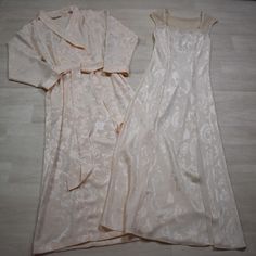 Stunning! 1980s Gold Label Victoria's Secret Peignoir Set. Nightgown And Robe In Gorgeous Cream Damask. Nice Pre-Owned Condition. No Notable Flaws. Light, Usual Fabric Wear For A Pre-Owned Item. Please See And Zoom All Photos And Treat Them As Part Pf The Description. Size Small. See Actual Measurements Below To Ensure A Proper Fit. Consulting Measurements Is The Only Way To Get A Proper Fit When Buying Online. Ask Any Questions Prior To Purchasing. Armpit To Armpit 16" Waist 15" Hip 20" Length Vintage Daywear Robe With Lace Trim, Victoria's Secret V-neck Nightgown For Loungewear, Fitted Vintage V-neck Nightgown, Vintage Lace V-neck Nightgown, Vintage V-neck Nightgown With Lace Trim, Peignoir Sets, Gold Labels, Sleepwear Robe, Cream White