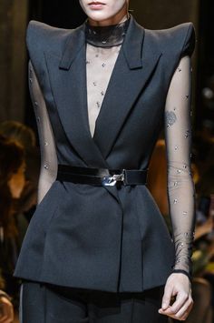 Military Inspired Fashion, Thierry Mugler, 2017 Fashion, Suit Fashion, Fall 2017, Looks Style, Fashion Details, Fashion Clothes, Couture Fashion