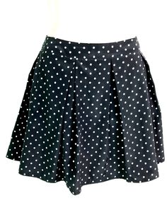 polka dots, white dots on black one inch waistband semi box pleats size S 26 inch waist hips open (36 inch max) overall length is 16 inches center back zipper goes with almost any solid color therefore very versatile adorable!! Polka Dot Pleated Fitted Skirt, Fitted Polka Dot Pleated Skirt, Flare Mini Skirt, Mini Rock, Flared Mini Skirt, Hip Openers, Womens Skirts, Merino Wool Cardigan, Dolman Sleeve Tops