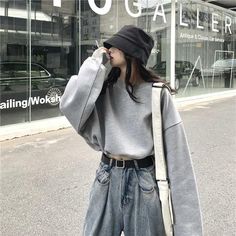 KOREAN OVERSIZE CROP SWEATSHIRT Korean Aesthetic Outfits, Aesthetic Clothing Stores, Short Sweater, Aesthetic Hoodie, Y2k Aesthetic Outfits, Early Autumn, Harajuku Streetwear, Vintage Style Outfits, Korean Outfits