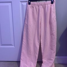 New Without Tags Brandy Sweatpants, Brandy Melville Sweatpants, Black And White Joggers, Bow Jeans, White Cargo Pants, Brandy Melville Pants, White Jumper, Camo Cargo Pants, Pink Sweatpants