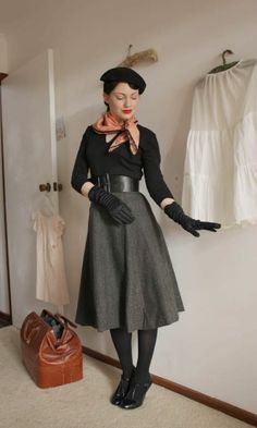 Die französische Mütze gestern und heute - Archzine.net Vintage Pin Ups, 40s Mode, Mode Rockabilly, Dress Pin, Winter Mode, Moda Vintage, Vintage Pinup