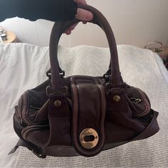 Shows Signs Of Wear But Buttery Soft Leather - Would Be Great To Take To Leather Shop And Have Made Beautiful Again. Outside Looks Great, Except For Wear On Hardware And Some Staining Inside. Thrifted Purses, Brown Purse Outfit, Vintage Bags And Purses, Fashionable Purses, Chloe Purse, Vintage Chloe, Y2k Handbag, Purse Outfit, Accessorize Bags