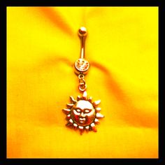 Brand New Surgical Steel Dangle Belly Navel Ring Piercing Simple Celestial Sun Stone On Silver Base Quality Body Jewelery And Shiny Gem Clear Stone Sexy Vintage 90s / 2000s Summer Belly Rings, Piercing Simple, Unique Belly Rings, Bellybutton Piercings, Jewelry Piercing, Ring Piercing, Celestial Sun, Dangle Belly Rings, Sun Stone