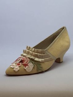 18th Century Shoe Reenactment Georgian Historical Footwear - Etsy Spring Gala Closed Toe Court Shoes, Spring Wedding Heels With Leather Sole, Traditional Formal Heels For Spring, 1800s Shoes, Rococo Shoes, 18th Century Shoes, 1940s Shoes, Century Shoes, Historical Shoes