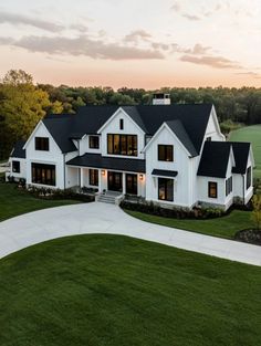 Luxury Entertainment Room, Modern Black Houses, Entertainment Room Ideas, Cottage Core Bloxburg House, White Farmhouse Exterior, Winter House Exterior, Ranch House Exterior, Modern Farmhouse Exterior