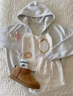 Not mine     no reposts  #gilmoregirls #fall #autumn #airpods #uggs #ugg #uggultramini #pinterest #spotify #lipgloss #aesthetic #whisper #coquette #real #gossipgirl #victoriasecret #prettylittleliars #fall #tazman #knitted #knittedsweaters #brandymellvile #johngalt #autumn #inspo #fitinspo #fallfitinspo Brandy Outfits, Casual Preppy Outfits, Outfit Inspo Casual, Trendy Outfits For Teens, Cute Lazy Day Outfits, Cute Preppy Outfits, Cute Comfy Outfits, Simple Trendy Outfits, Cute Everyday Outfits