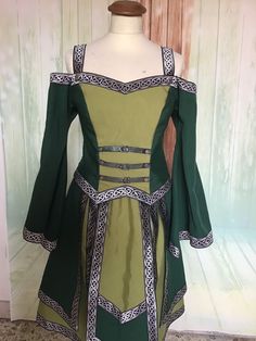 Celtic Dress for Fantasy Larp - Etsy Celtic Fantasy Outfit, Amtgard Garb, Woodland Crown, Celtic Fashion, Celtic Dress, Fair Outfit, Fantasy Outfits, Fair Outfits, Womens Costumes