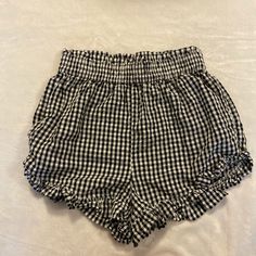 They Have Pockets!! In Brand New Condition, Only Worn Once Cute High Waist Bottoms For Day Out, Cute High Waist Beach Bottoms, Cute Bottoms With Elastic Waistband For Day Out, Cute High-waisted Shorts For The Beach, Cute High-waisted Shorts For Beach, Cute High Waist Beach Shorts, Moto Mom, Pom Pom Shorts, Mom Jeans Shorts