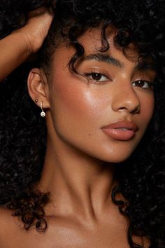 basedSKIN. is a revolutionary cellular-level vegan skincare line in which products are based on plants in combination with polypeptides. 100% Carbon Neutral. Maquillaje Glowy, Mekap Mata, Natural Glowy Makeup, Brown Skin Makeup, Smink Inspiration, Photoshoot Makeup, Unique Makeup, Beauty Shoot, Beauty Shots