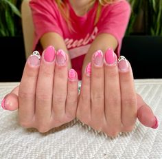 Sns Nail Inspo Short, Preppy Halloween Nails Short, Preppy Flower Nails, Cute Inspo Nails, Gel Nail Ideas Natural Nails, Pink French Tips With Design, Pink And Cream Nails, Squared Short Nails, Texas Inspired Nails