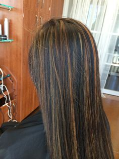 Skunk Stripe Hair Honey Brown, Hair With Highlights Black Women, Honey Brown Hair With Skunk Stripe, Streax Hair Color Highlights, Honey Brown Under Dye, Honey Blonde Hair Skunk Stripe, Honey Brown Peekaboo Natural Hair, Tie Dye Hair