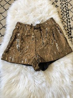 Add some sparkle to your wardrobe with these Alice + Olivia by Stacey Bendet gold sequin shorts. The pull-on style features a flat front and mid-rise fit, with a waist size that can be seen in the pictures. Made of polyester with accents of sequin, these shorts are perfect for a night out or a special occasion. The size 10 shorts are brand new with tags, and have a suggested retail price of $495. They are a regular fit and regular size type, suitable for women's department. The theme of the shor Gold Sequin Shorts, Stacey Bendet, Gold Shorts, Sequin Shorts, Gold Sequins, Gold Sequin, Alice Olivia, Waist Size, Mid Rise