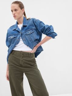 Fall Gap Jeans, Urban Khaki Jeans For Spring, Casual Gap Pants With Pockets, Casual Gap Pants, Gap Casual Pants With Cargo Pockets, Casual Everyday Pants By Gap, Gap Casual Jeans For Fall, Gap Casual Bottoms With Patch Pockets, Casual Gap Bottoms With Patch Pockets