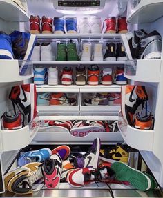 Jordan Shoes Wallpaper, Sneakerhead Room, Sneakers Wallpaper, Dr Shoes, Jordan Shoes Girls