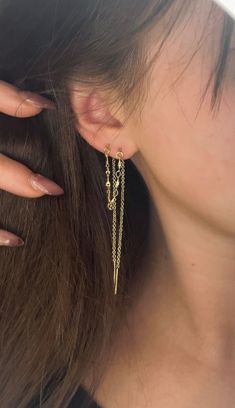 ~0.7 mm threader width ~9.25 in threader length Second Ear Piercing, Chain Threader Earrings, String Earrings, Earring Inspo, Ear Chain, Earrings Aesthetic, Thread Earrings, Jewelry Outfit, Threader Earrings