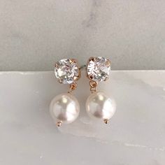 - Silver, gold or rose gold- Choose your own Swarovski pearl color- 1" length- .3" width- Pearl measures 10mm- Comes in signature gift box- Easy returnsThe perfect timeless pearl drop earring for the bride or bridesmaids.Shop the whole collection:https://www.etsy.com/shop/TigerlillyCouture>> Join our mailing list < Classic Rose Gold Drop Earrings, Rose Gold Classic Drop Earrings, Classic Rose Gold Round Bridal Earrings, Rose Gold Jewelry With Pearl Drop, Rose Gold Pearl Drop Jewelry, Elegant Rose Gold Drop Bridal Earrings, Elegant Rose Gold Bridal Drop Earrings, Classic Rose Gold Pearl Earrings For Parties, Rose Gold Pearl Round Earrings