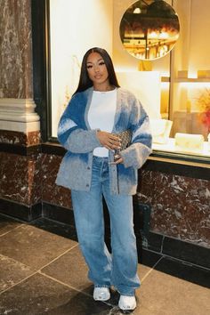 Comfortable Tourist Outfit, Rich Chic Aesthetic, Jazmine Sullivan Outfit, Poetry Show Outfit, New York Outfits Winter Black Women, Breakfast Winter Outfit, Fall Outfits Sneakers Casual, Cute Brunch Outfit Ideas, Winter Fit Streetwear