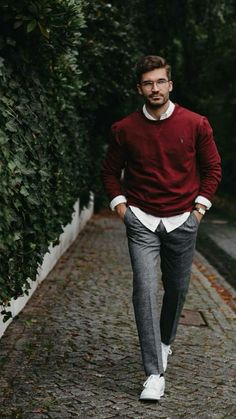 Men Fashion Men Pose, Mens Fall Outfits, Mens Business Casual, Sweater Outfits Men, Business Clothing, Mens Smart Casual Outfits, Smart Casual Menswear, Mens Business Casual Outfits, Dressing Ideas