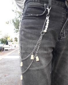 Metal Punk Rock Layered Chain Keychains For Men Women Waist Key Chain Wallet Jeans Hip-hop Pants Belt Chains Jewelry Teddy Bear Pants Chain ! Material: Steel and plastic Teddy Bears  Size: first chain : 30 CM          last chain : 40 CM         with Hook : 50 CM Due to the light and screen difference, the item's color may be slightly different from the pictures. Please understand. Make sure you don't mind before you bid. Please allow 10-20mm differences due to manual measurement Estimated time o Pants Keychain, Teddy Bear Pants, Belt Chains, Keychains For Men, Bear Pants, Key Chain Wallet, Chains Aesthetic, Pants Chain, Pant Chains