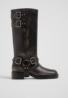 Flat distressed boots with buckles - Women's fashion | Stradivarius United States Stradivarius Boots, Cute Boots For Women, Black Biker Boots, Distressed Boots, Boots With Buckles, Retro Fits, Trending Boots, Cute Boots, Buckle Boots