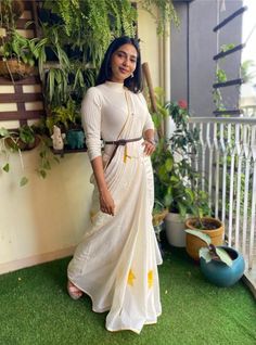 Aishwarya Lakshmi, Aishwarya Lekshmi, Onam Outfits, Off White Saree, Formal Saree, Saree With Belt