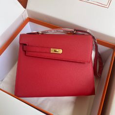 The latest new kelly latest show model 2022 double-sided kelly double-sided irregular design bold changes new look more handsome and stylish (red) Hermes Kelly Pochette, Kelly Pochette, Lv Purse, Lv Shoes, Lv Belt, Lv Handbags, Lv Wallet, Basket Bag, Brown Silver