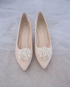 Perfect pointy toe heels with elegant mini pearls brooch is beautiful simplicity. Easy slip on with comfort for bride and wedding party. Detail: FIT: STYLE RUNS SMALL, ORDER HALF SIZE UP FROM YOUR REGULAR SIZE HEEL HEIGHT: 2 InchesCOLORS AVAILABLE: White, off white, champagne and blackUPPER: Synthetic upper and liningMATERIALS: Mandmade outsole Not sure of which size to purchase? Shoes measurements are as follow:(Please note measurements taken the length of inside of shoe from toe to heel)Size 5 Bridal Veils And Headpieces, Wedding Aesthetics, White Champagne, Pointy Toe Heels, Betsey Johnson Shoes, Bridal Veils, Cute Flats, Satin Heels, Pearl Brooch