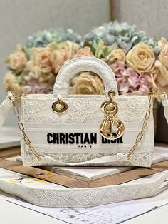 Size: 26cm*6cm*14cm It comes with Dust box, Care manual, Tag, and Paper bag. Embroidered Handbag, Lady Dior, New Handbags, Dior Bag, Wallet Case, Fashion Statement, Luxury Bags, Contact Us, Wellness Design