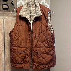 Nwt- Thread And Supply Reversible Size Small Vest. Color Amber. Soft And Warm! Brown Vest Outfit, Fleece Vest Women, Fluffy Vest, Small Vest, Soft Vest, Fall Vest, Woman Vest, Brown Vest, Reversible Vest