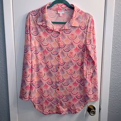 Lularoe Valentina - Long Sleeved Button Down Blouse Pink Color Bundle & Save! Fast Shipping! Offers Welcomed! Luxury Multicolor Button-up Blouse, Black Button Up Shirt, Tropical Shirts, White Button Down Shirt, Tunic Shirt, Button Down Blouse, Pink Blouse, Crop Shirt, Pink Stripes