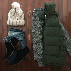 Green Vest Outfit, Vest Outfits For Women, Pijamas Women, Beanie Outfit, Vest Outfit, Green Vest, Fall Winter Wardrobe, Cold Weather Fashion, Mein Style