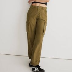 Madewell Garment Dyed Low Slung Straight Cargo Pants Classic Olive Size 23 Item Nl219 Measurements In Photos New With Tags/Defects - Has A Blemish On The Front And Back Of Right Leg Best Cargo Pants, Straight Cargo Pants, Safari Outfit, Practice Outfits, Fall Capsule Wardrobe, Cropped Tee, Tapered Pants, Cargo Pants Women, Cargo Pant